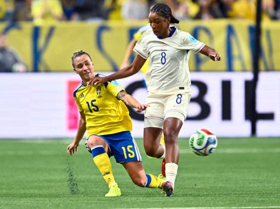 STOCKHOLM, SWEDEN 20251202 Sweden s Julia Zigiotti Olme and France s Kadidiatou Diani during the Nations League bronze match between Sweden and France at 3Arena, Stockholm, Sweden December 2, 2025 STOCKHOLM SWEDEN x10030x  Copyright: xJonasxEkströmer TTx NATIONS LEAGUE SWEDEN-FRANCE