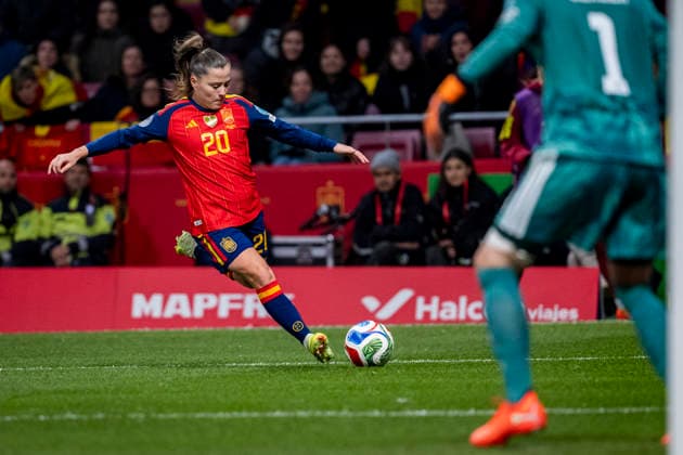 Spain v Germany - UEFA Women s Nations League 2025 Final Second Leg Claudia Pina of Spain attempts a kick during the UEFA Women s Nations League 2025 final second leg match between Spain and Germany at Estadio Riyadh Air Metropolitano on December 2, 2025 in Madrid, Spain. Madrid Estadio Riyadh Air Metropolitano Madrid Spain Copyright: xAlbertoxGardinx AGardin_20251202_Foot_Women_Spain_Germany_0470