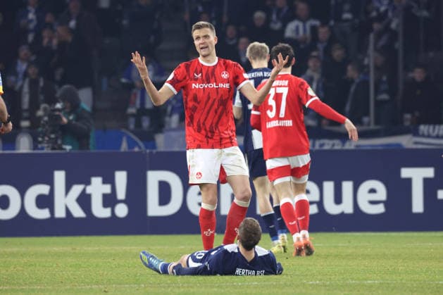 DEU, DFB Pokal, Hertha BSC vs 1 FC Kaiserslautern, 02 12 2025, Berliner Olympiastadion, Berlin, DEU, DFB Pokal, Hertha BSC vs 1 FC Kaiserslautern, im Bild Michael Cuisance Hertha BSC Berlin 10 , FABIAN KUNZE 1 FC Kaiserslautern 6 DFL regulations prohibit any use of Photographs as image sequences and or quasi video nordphotoxGmbHx xEngler nph00076