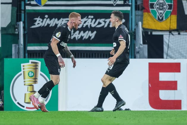 Soccer DFB Pokal Round of 16 Borussia Mönchengladbach FC St Pauli on 02 12 2025 at Borussia Park in Mönchengladbach Goal celebration to 1 2 by Louis Oppie St Pauli DFB regulations prohibit any use of photographs as image sequences and or quasi video xJRx