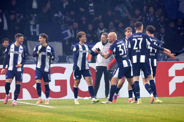 DEU, DFB Pokal, Hertha BSC vs 1 FC Kaiserslautern, 02 12 2025, Berliner Olympiastadion, Berlin, DEU, DFB Pokal, Hertha BSC vs 1 FC Kaiserslautern, im Bild 6 1 durch Maurice Krattenmacher Hertha BSC Berlin 14 , Hertha Spielerkreis DFL regulations prohibit any use of Photographs as image sequences and or quasi video nordphotoxGmbHx xEngler nph00076