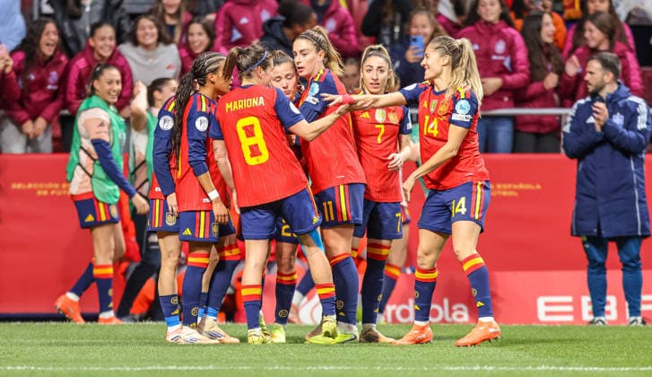 ESP, Madrid, Spain vs Germany, international match, football, UEFA, 2025 2026 season, Womens Nations League, Riyadh Air Metropolitano, final in picture v l ClÃ udia Pina Spain 20 scores the goal for 1 0, cheering with Ona Batlle Spain 2 DFB DFL REGULATIONS PROHIBIT ANY USE OF PHOTOGRAPHS AS IMAGE SEQUENCES AND OR QUASI VIDEO, 02 12 2025 Copyright: HMBxMedia HendrikxHamelau