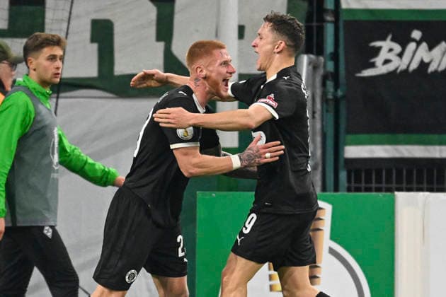 Louis Oppie Pauli 23 cheers after scoring 1 2 with Martijn Kaars Pauli 19 02 12 2025 Soccer Borussia Moenchengladbach vs FC St Pauli, Borussia Park, Moenchengladbach, DFB DFL REGULATIONS PROHIBIT ANY USE OF PHOTOGRAPHS AS IMAGE SEQUENCES AND OR QUASI VIDEO Copyright: xpepphotox xHorstxMauelshagenx pep00321, pep_20251202_hm_219014