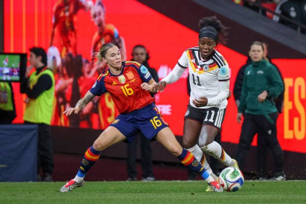 Madrid, Germany 02 December 2025 UEFA Nations League Women Final Second Round 2025 Spain vs Germany In the picture from left in the duel Mapi Leon Spain and Nicole Anyomi Germany Riyadh Air Metropolitano Copyright: xFotostandx xFantinix