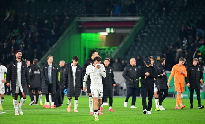 02 12 2025 Moenchengladbach Fußball, Herren, Saison 2025 2026, DFB Pokal, Achtelfinale Borussia Moenchengladbach vs FC St Pauli Enttaeuscht Enttaeuschtung bei den Gladbachern nach Spielende Vorne Rocco Reitz Gladbach DFL regulations prohibit any use of photographs as image sequences and or quasi video Borussia Park NRW Deutschland