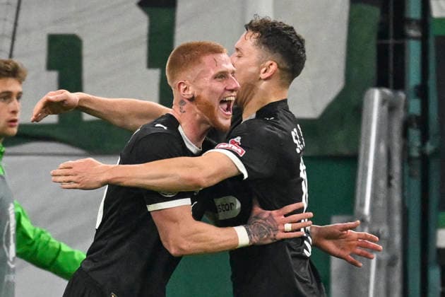 Louis Oppie Pauli 23 cheers after scoring 1 2 with Martijn Kaars Pauli 19 02 12 2025 Soccer Borussia Moenchengladbach vs FC St Pauli, Borussia Park, Moenchengladbach, DFB DFL REGULATIONS PROHIBIT ANY USE OF PHOTOGRAPHS AS IMAGE SEQUENCES AND OR QUASI VIDEO Copyright: xpepphotox xHorstxMauelshagenx pep00321, pep_20251202_hm_219015
