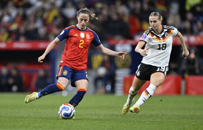 Spain v Germany - UEFA Women s Nations League 2025 Final Second Leg MADRID, SPAIN - DECEMBER 02: Klara Buhl (18) of Germany competes for the ball with Ona Batlle (2) of Spain during the UEFA Women s Nations League 2025 final second leg match between Spain and Germany at Estadio Metropolitano on December 02, 2025 in Madrid, Spain. Burak Akbulut Anadolu Madrid Spain. Editorial use only. Please get in touch for any other usage.  Copyright: x2025xAnadoluxBurakxAkbulutx