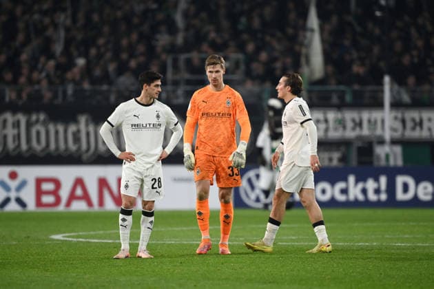 Grant Leon Ranos Borussia Moenchengladbach , Grant Leon Ranos, Goalkeeper Moritz Nicolas Borussia Moenchengladbach , Rocco Reitz Borussia Moenchengladbach , f li , after the final whistle 02 12 2025, Football DFB Pokal, Season 2025 2026, Round of 16, Borussia Mönchengladbach FC St Pauli DFB regulations prohibit any use of photographs as image sequences and or quasi video Moenchengladbach Borussia Park Nordrhein Westfalen Germany Team2