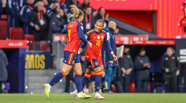 ESP, Madrid, Spain vs Germany, international match, football, UEFA, 2025 2026 season, Womens Nations League, Riyadh Air Metropolitano, final in picture Vicky Lopez scores the goal for 2 0, jubilation and joy, goal and jubilation, joy Gol, jubilo y alegria , Alexia Putellas Spain 11 DFB DFL REGULATIONS PROHIBIT ANY USE OF PHOTOGRAPHS AS IMAGE SEQUENCES AND OR QUASI VIDEO, 02 12 2025 Copyright: HMBxMedia HendrikxHamelau