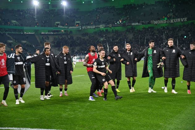 St Paulis players celebrate victory 02 12 2025, Football DFB Cup, Season 2025 2026, Round of 16, Borussia Mönchengladbach FC St Pauli DFB regulations prohibit any use of photographs as image sequences and or quasi video Moenchengladbach Borussia Park Nordrhein Westfalen Germany Team2