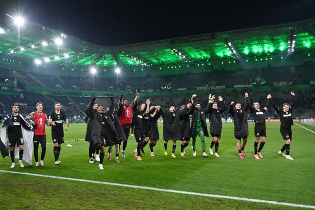St Paulis players celebrate victory 02 12 2025, Football DFB Cup, Season 2025 2026, Round of 16, Borussia Mönchengladbach FC St Pauli DFB regulations prohibit any use of photographs as image sequences and or quasi video Moenchengladbach Borussia Park Nordrhein Westfalen Germany Team2