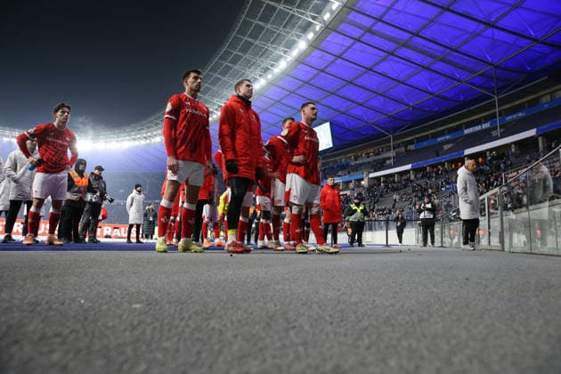 02 12 2025, xrekx, Football DFB Pokal 1 8 Final, Hertha BSC Berlin 1 FC Kaiserslautern v l End of match FC Kaiserslautern with the fans Torsten Lieberknecht Coach 1 FC Kaiserslautern DFL DFB REGULATIONS PROHIBIT ANY USE OF PHOTOGRAPHS as IMAGE SEQUENCES and or QUASI VIDEO Berlin