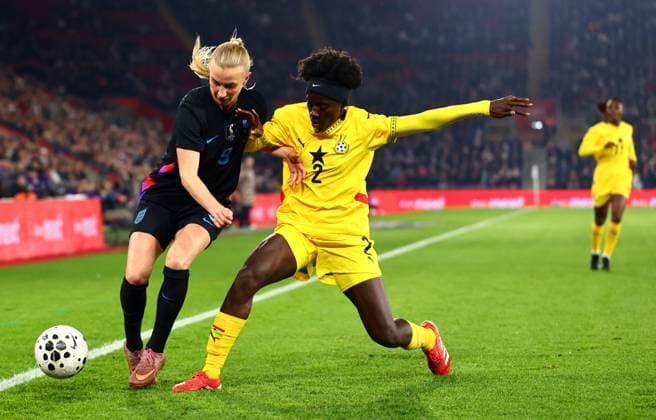 Aggie Beever-Jones of England and Benedicte Simon of Ghana. England Women v Ghana Women, International Friendly, Länderspiel, Nationalmannschaft Football, St Mary s Stadium, Southampton, UK - 02 Dec 2025Southampton St Mary s Stadium United Kingdom EDITORIAL USE ONLY No use with unauthorised audio, video, data, fixture lists, club league logos or live services. Online in-match use limited to 120 images, no video emulation. No use in betting, games or single club league player publications.  Copyright: xJamesxMarsh Shutterstockx 16005561ab