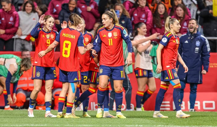 ESP, Madrid, Spain vs Germany, international match, football, UEFA, 2025 2026 season, Womens Nations League, Riyadh Air Metropolitano, final in picture v l Clà udia Pina Spain 20 scores the goal for 1 0, cheering with Ona Batlle Spain 2 DFB DFL REGULATIONS PROHIBIT ANY USE OF PHOTOGRAPHS AS IMAGE SEQUENCES AND OR QUASI VIDEO, 02 12 2025 Copyright: HMBxMedia HendrikxHamelau