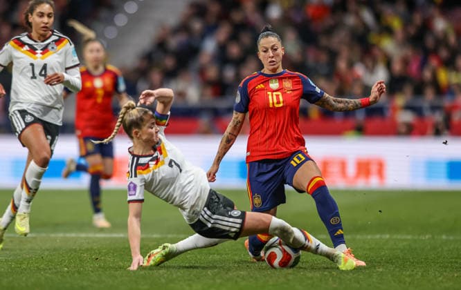 ESP, Madrid, Spain vs Germany, international match, football, UEFA, 2025 2026 season, Womens Nations League, Riyadh Air Metropolitano, final in picture v l Giulia Gwinn Germany 7 , Jennifer Hermoso Spain 10 , duel DFB DFL REGULATIONS PROHIBIT ANY USE OF PHOTOGRAPHS AS IMAGE SEQUENCES AND OR QUASI VIDEO, 02 12 2025 Copyright: HMBxMedia HendrikxHamelau