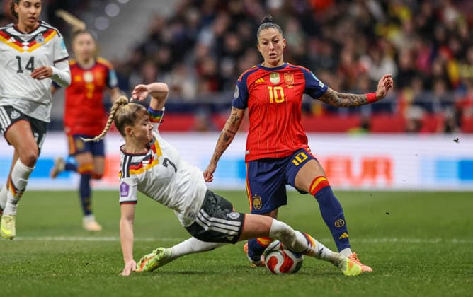 ESP, Madrid, Spain vs Germany, international match, football, UEFA, 2025 2026 season, Womens Nations League, Riyadh Air Metropolitano, final in picture v l Giulia Gwinn Germany 7 , Jennifer Hermoso Spain 10 , duel DFB DFL REGULATIONS PROHIBIT ANY USE OF PHOTOGRAPHS AS IMAGE SEQUENCES AND OR QUASI VIDEO, 02 12 2025 Copyright: HMBxMedia HendrikxHamelau