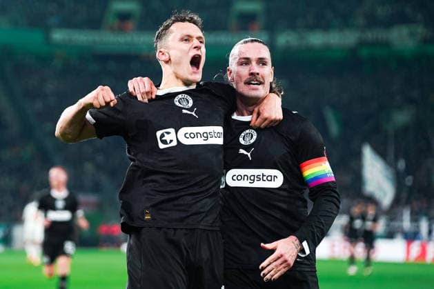 Germany DFB Pokal 2025 26, Round of 16 Borussia Mönchengladbach vs FC St Pauli 02 12 2025 Borussia Park Mönchengladbach, Nord Rhein Westfalen Goal to 0 1 by Martijn Kaars FC St Pauli, 19 Goal celebration Joy over goal Jackson Irvine FC St Pauli, 7 Copyright: xCelinaxLeiersx