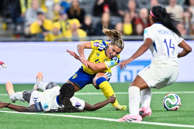 STOCKHOLM, SWEDEN 20251202 Swedens Johanna Rytting Kaneryd against Frances Griedge Mbock Bathy and Perle Morroni during the Nations League bronze medal match between Sweden and France at the 3Arena on Tuesday evening STOCKHOLM SWEDEN x10030x  Copyright: xJonasxEkströmer TTx NATIONS LEAGUE SVERIGE-FRANKRIKE