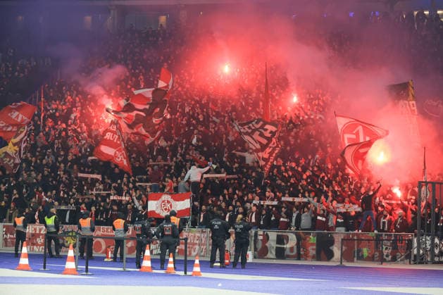 DEU, DFB Pokal, Hertha BSC vs 1 FC Kaiserslautern, 02 12 2025, Berliner Olympiastadion, Berlin, DEU, DFB Pokal, Hertha BSC vs 1 FC Kaiserslautern, im Bild Kaiserslauterer Fanblock, Pyro DFL regulations prohibit any use of Photographs as image sequences and or quasi video nordphotoxGmbHx xEngler nph00076