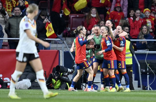 Spain v Germany - UEFA Women s Nations League 2025 Final Second Leg MADRID, SPAIN - DECEMBER 02: Claudia Pina (2nd R) of Spain celebrates with her teammates after scoring a goal during the UEFA Women s Nations League 2025 final second leg match between Spain and Germany at Estadio Metropolitano on December 02, 2025 in Madrid, Spain. Burak Akbulut Anadolu Madrid Spain. Editorial use only. Please get in touch for any other usage.  Copyright: x2025xAnadoluxBurakxAkbulutx