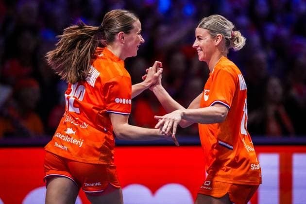 ROTTERDAM , 02-12-2025 , Rotterdam Ahoy , Womens World Championship, WM, Weltmeisterschaft Handball 2025 , match between Netherlands and Austria , picture shows Netherlands player Zoe Sprengers and Netherlands player Angela Malestein Netherlands - Austria (women)  x32315256x Copyright: