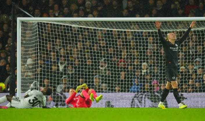 Erling Haaland of Manchester City celebrates scoring the opening goal Fulham v Manchester City, Premier League, Football, Craven Cottage, London, UK - 02 Dec 2025London Craven Cottage United Kingdom EDITORIAL USE ONLY No use with unauthorised audio, video, data, fixture lists, club league logos or live services. Online in-match use limited to 120 images, no video emulation. No use in betting, games or single club league player publications.  Copyright: xJavierxGarcia Shutterstockx 16005566am