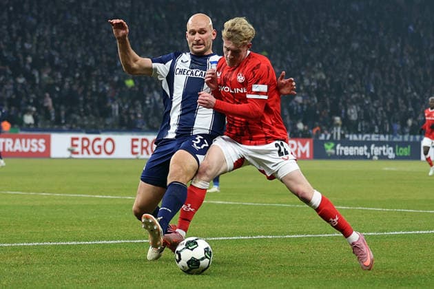 02 12 2025, xrekx, Football DFB Cup 1 8 Final, Hertha BSC Berlin 1 FC Kaiserslautern v l Toni Leistner Hertha BSC Mika Haas 1 FC Kaiserslautern duel, action, action, battle for the ball DFL DFB REGULATIONS PROHIBIT ANY USE OF PHOTOGRAPHS as IMAGE SEQUENCES and or QUASI VIDEO Berlin