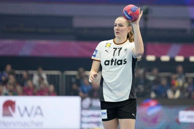 Viola Leuchter Germany controls the ball during the 27th IHF Women s Handball World Championship Main Round match between Germany and Faroe Islands at Westfalenhalle on December 2, 2025 in Dortmund, Germany Photo by Alex Gottschalk DeFodi Images