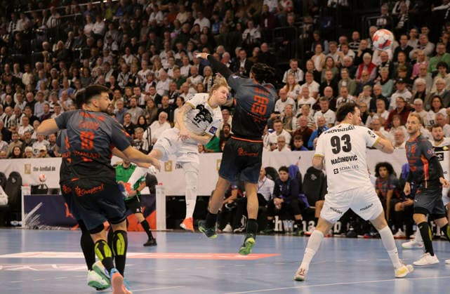 photo Eric Johansson Kiel throws against Bryan MONTE dos SANTOS , 26 Handball Men on Tue 02 12 2025 Euroleague Mens EHF EURO LEAGUE , Tue 02 12 25 THW Kiel Montpellier HB