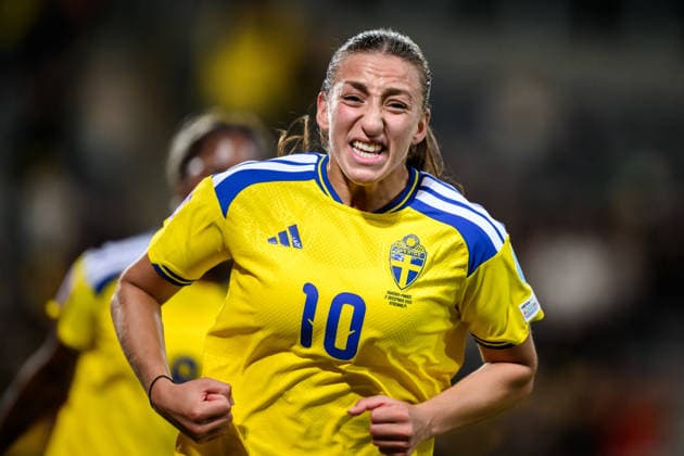 251202 Rosa Kafaji of Sweden celebrates after 2 1 during the Women s Nations League bronze medal second leg match between Sweden and France on December 2, 2025 in Stockholm Photo Simon Hastegard BILDBYRAN kod SH JM0754 bbeng fotboll football soccer fotball nations league uefa women s nations league bronsmatch bronze medal match dam sverige sweden frankrike france jubel  Copyright: SIMONxHASTEGARD BB251202SH045