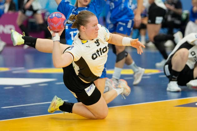Lisa Antl Germany controls the ball during the 27th IHF Women s Handball World Championship Main Round match between Germany and Faroe Islands at Westfalenhalle on December 2, 2025 in Dortmund, Germany Photo by Alex Gottschalk DeFodi Images