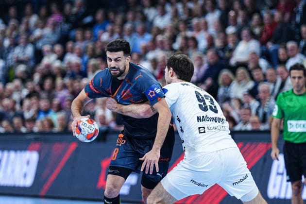 Agustin Cascado Marcelo Montpellier Handball, 18 , Veron Nacinovic THW Kiel, 93 GER, THW Kiel vs Montpellier Handball, Handball, EHF European League, Matchday 6, Season 2025 2026, 02 12 2025 GER, THW Kiel vs Montpellier Handball, Handball, EHF European League, Matchday 6, Season 2025 2026, 02 12 2025 Kiel Copyright: xEibner-Pressefoto MarcelxvonxFehrnx EP_MFN