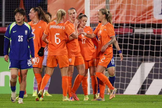 2025-12-02 Netherlands v South Korea - Women s International Friendly, Länderspiel, Nationalmannschaft WAALWIJK, NETHERLANDS - DECEMBER 2: Vivianne Miedema of the Netherlands celebrates after scoring the team s second goal with Victoria Pelova of the Netherlands, Rom+?e Leuchter of the Netherlands, Ella Peddemors of the Netherlands, Lynn Wilms of the Netherlands during the Women s International Friendly match between Netherlands and South Korea at Mandemakers Stadion on December 2, 2025 in Waalwijk, Netherlands. Waalwijk Mandemakers Stadion Netherlands Content not available for redistribution in The Netherlands directly or indirectly through any third parties. Copyright: xJorisxVerwijstx
