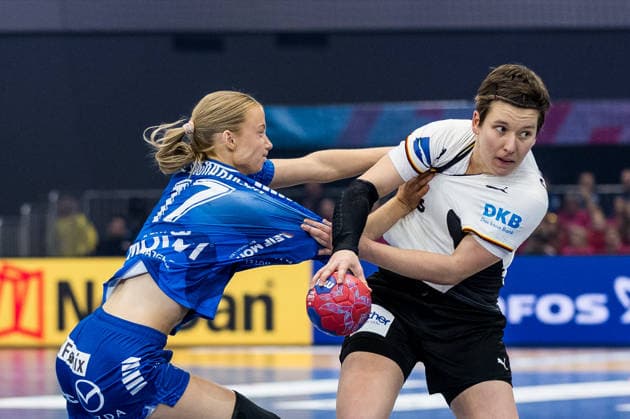 DORTMUND, GERMANY - DECEMBER 2: Alina Grijseels (Germany, 4) with the ball against Liv Zachariasen (Faroe Islands, 17) during the 27th IHF Women’s World Handball Championship match between Germany vs. Faroe Islands at Westfalenhalle on matchday 1 of the main round of the 27th IHF Women’s World Handball Championship on December 2, 2025 in Dortmund, Germany. North Rhine Westphalia Germany Copyright: xBEAUTIFULxSPORTS Wunderlx