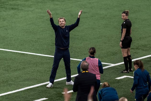 251202 Head coach Tony Gustavsson of Sweden during the Women s Nations League bronze medal second leg match between Sweden and France on December 2, 2025 in Stockholm. Photo: Joel Marklund BILDBYRAN kod JM JM0754 bbeng fotboll football soccer fotball nations league uefa womens nations league bronsmatch bronze medal match dam sverige sweden frankrike france  Copyright: JOELxMARKLUND BB251202JM028