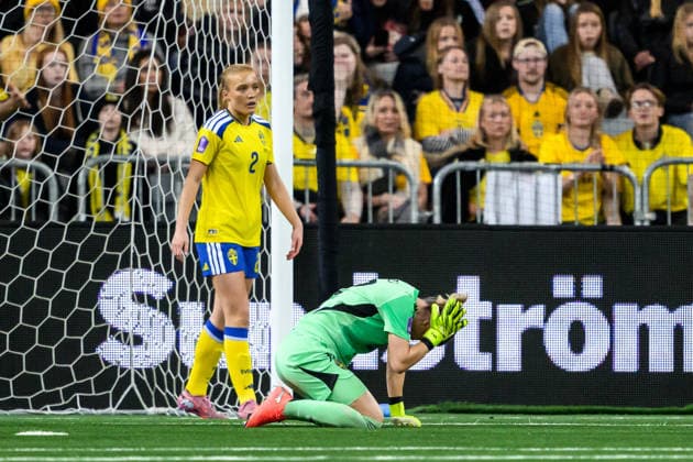 251202 Goalkeeper Jennifer Falk of Sweden during the Women s Nations League bronze medal second leg match between Sweden and France on December 2, 2025 in Stockholm Photo Jesper Zerman BILDBYRAN kod JZ JM0754 bbeng fotboll football soccer fotball nations league uefa women s nations league bronsmatch bronze medal match dam sverige sweden frankrike france  Copyright: JESPERxZERMAN BB251202JZ072