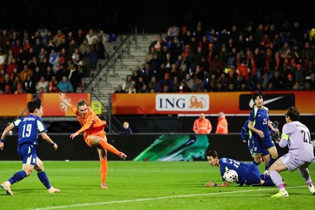 WAALWIJK - Vivianne Miedema of the Netherlands scores the 2-0 goal during the friendly match between the Netherlands (w) and South Korea (w) at the Mandemakers Stadium on December 2, 2025, in Waalwijk, Netherlands. ANP BART STOUTJESDIJK International Friendly, Länderspiel, Nationalmannschaft 2025-2026 xVIxANPxSportx xxANPxIVx 543699016 originalFilename: 543699016.jpg