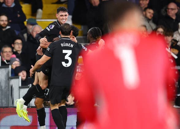 London, England, 2nd December 2025. Phil Foden of Manchester City celebrates scoring the third goal during the Fulham vs Manchester City Premier League match at Craven Cottage, London. Picture credit should read: Paul Terry Sportimage EDITORIAL USE ONLY. No use with unauthorised audio, video, data, fixture lists, club league logos or live services. Online in-match use limited to 120 images, no video emulation. No use in betting, games or single club league player publications. SPI_040_PT_Fulham_Man_City SPI-4339-0039
