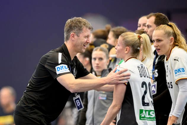 Coach Markus Gaugisch GER with Antje Doell Döll GER , Good Mood Handball World Championship 2025, Main Round 1 Matchday, Germany GER Faeroeer FRO , on 02 12 2025 in Dortmund Germany Womens Handball World Championship from 26 11 14 12 2025 in Germany Netherlands Â