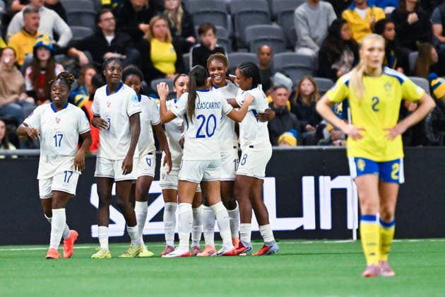 France s Kelly Gago celebrates her goal, 2 2, with her teammates during extra time in the Nations League bronze medal match between Sweden and France at 3Arena, Stockholm, Sweden December 2, 2025 STOCKHOLM SWEDEN x10030x  Copyright: xJonasxEkströmer TTx NATIONS LEAGUE SWEDEN-FRANCE