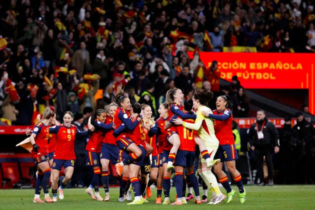 UEFA Women s Nations League final - Spain vs Germany MADRID,SPAIN - 2 December:Spanish players celebrate their UEFA Nations League title during the UEFA Women s Nations League final 2025 26 second leg match between Spain and Germany at Riyadh Air Metropolitano Stadium. (Photo by Guille Martinez f22photo) Madrid Riyadh Air Metropolitano Stadium Spain Copyright: xGuillermoxMartinezx