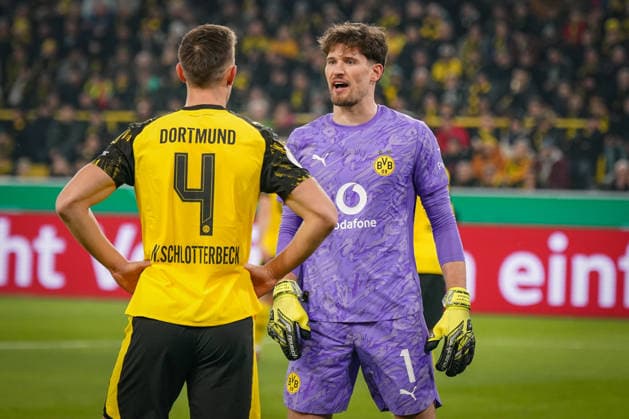 Germany Soccer DFB Cup 2025 26, Round of 16 Borussia Dortmund vs Bayer 04 Leverkusen Signal Iduna Park Dortmund Gregor Kobel Borussia Dortmund, 1 and Nico Schlotterbeck Borussia Dortmund, 4 Copyright: xJOERANxSTEINSIEKx
