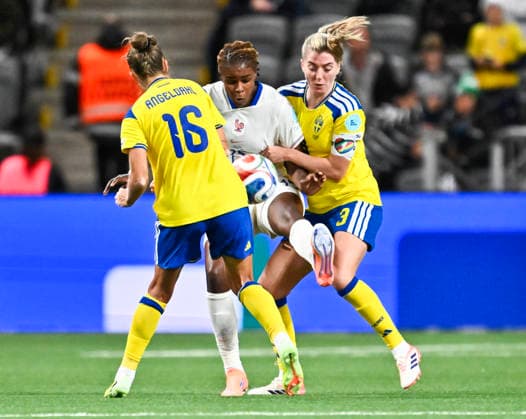 STOCKHOLM, SWEDEN 20251202 Swedens Filippa Angeldahl and Linda Sembrant against Frances Kelly Gago during the Nations League bronze medal match between Sweden and France at 3Arena on Tuesday evening STOCKHOLM SWEDEN x10030x  Copyright: xJonasxEkströmer TTx NATIONS LEAGUE SVERIGE-FRANKRIKE