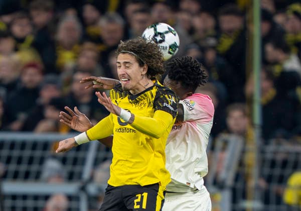 Header duel between Header duel between Edmond TAPSOBA Bayer 04 Leverkusen, 12 and Fabio SILVA Borussia Dortmund, 21 Borussia Dortmund Bayer Leverkusen, DFB Pokal Round of 16 in Dortmund, Signal Iduna Park DFL regulations prohibit any use of photographs as image sequences and or quasi video Copyright: HMBxMedia xMarcoxBader