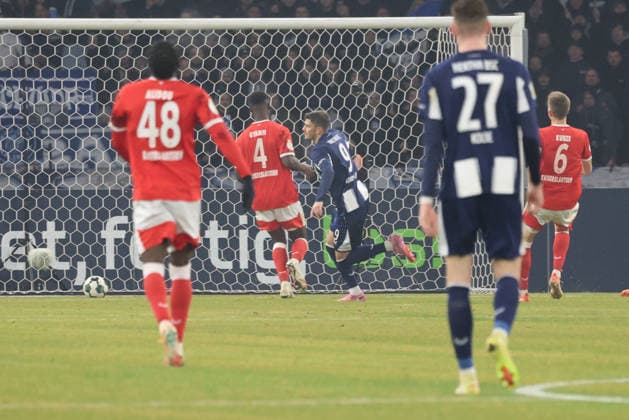 Hertha BSC 1 FC Kaiserslautern, 02 12 2025 BERLIN, GERMANY DECEMBER 2 Goal, Dawid Kownacki Hertha BSC 9 scores to make it 5 1 during the DFB Cup DFB Pokal match round 2 between Hertha BSC 1 FC Kaiserslautern at Olympiastadion on December 2, 2025 in Berlin, Germany DFL REGULATIONS PROHIBIT ANY USE OF PHOTOGRAPHS AS IMAGE SEQUENCES AND OR QUASI VIDEO Copyright: xBEAUTIFULxSPORTS Frankex
