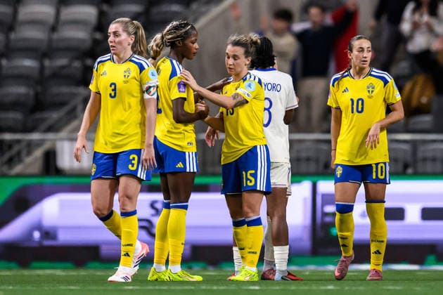 251202 Linda Sembrant, Evelyn Ijeh, Julia Zigiotti Olme and Rosa Kafaji of Sweden look dejected after the Women s Nations League bronze medal second leg match between Sweden and France on December 2, 2025 in Stockholm Photo Simon Hastegard BILDBYRAN kod SH JM0754 bbeng fotboll football soccer fotball nations league uefa women s nations league bronsmatch bronze medal match dam sverige sweden frankrike france  Copyright: SIMONxHASTEGARD BB251202SH060