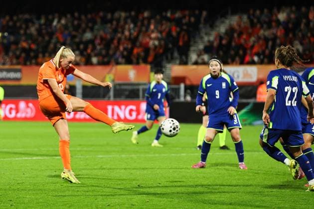 WAALWIJK - Ella Peddemors of the Netherlands scores the 5-0 goal during the friendly match between the Netherlands (w) and South Korea (w) at the Mandemakers Stadium on December 2, 2025, in Waalwijk, Netherlands. ANP BART STOUTJESDIJK International Friendly, Länderspiel, Nationalmannschaft 2025-2026 xVIxANPxSportx xxANPxIVx 543701646 originalFilename: 543701646.jpg