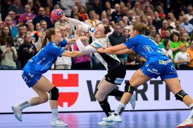 Handball, Womens World Championship, Main Round Group 2 Germany Faeroer Islands Nieke Kühne Kuehne Germany Dortmund Westfalenhalle North Rhine-Westphalia Germany
