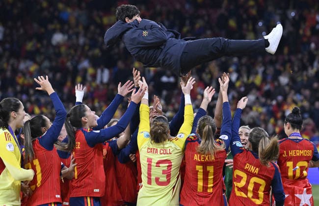 Spain v Germany - UEFA Women s Nations League 2025 ?????? MADRID, SPAIN - DECEMBER 2: Players and head coach of Spain, Sonia Bermudez celebrate victory after Spain wins the UEFA Women s Nations League 2025 final second leg football match between Spain and Germany at Estadio Metropolitano in Madrid, Spain on December 2, 2025. Burak Akbulut Anadolu Madrid Spain. Editorial use only. Please get in touch for any other usage.  Copyright: x2025xAnadoluxBurakxAkbulutx
