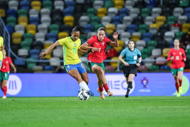 Thais Ferreira ( Brasil National Womens Team ) in action during the match between Portugal National Womens team and Brasil National Womens team, friendly preparation game at Estadio Municipal de Aveiro on 2 December 2025. Aveiro Estadio Municipal de Aveiro Aveiro Portugal Copyright: xIMAGOx xPRIMExSPORTSxIMAGESx xFILIPExOLIVEIRAx
